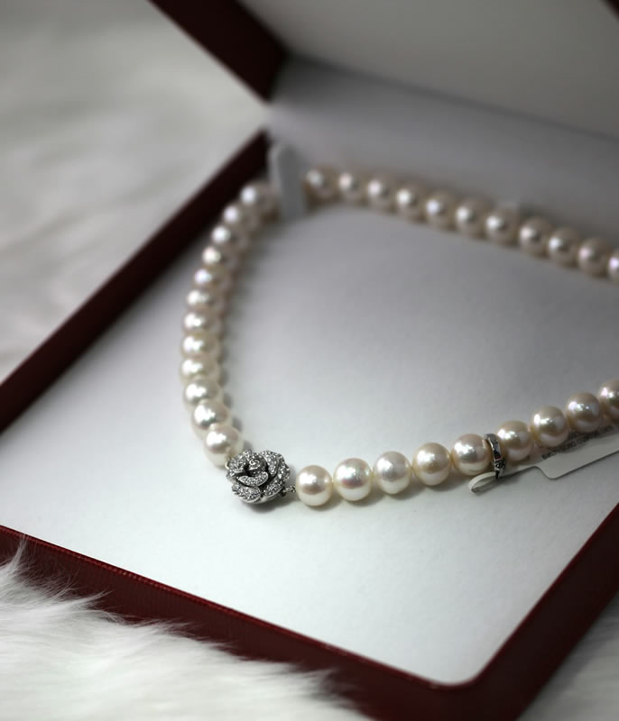 Serpentine gold jewelry